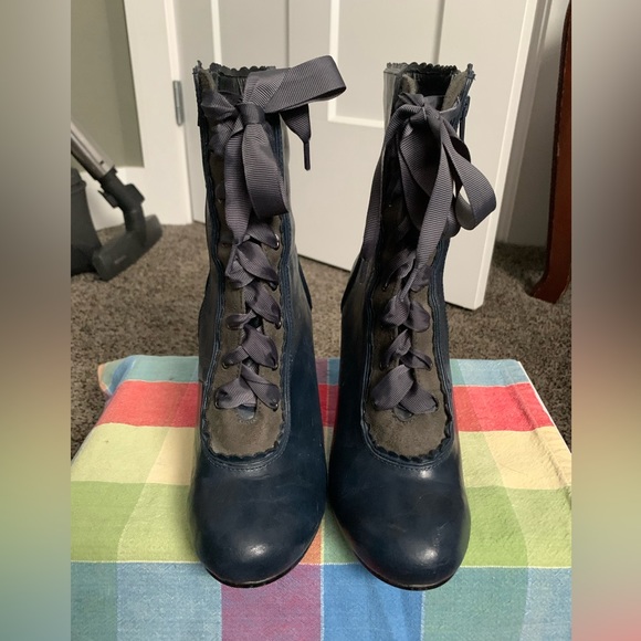 Navy blue zip up heeled lace front boots size 8 new condition - Picture 2 of 6